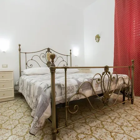 Le Maschere Bed and Breakfast